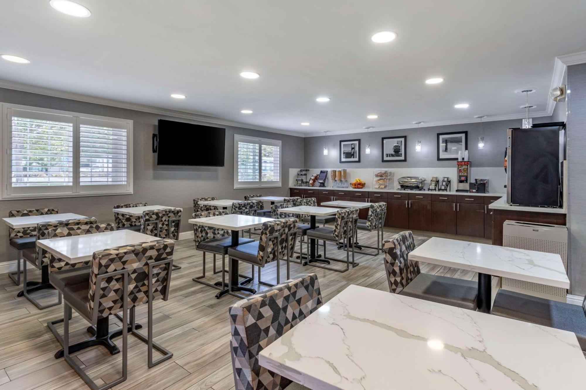Best Western Plus Vineyard Inn Livermore Exterior photo