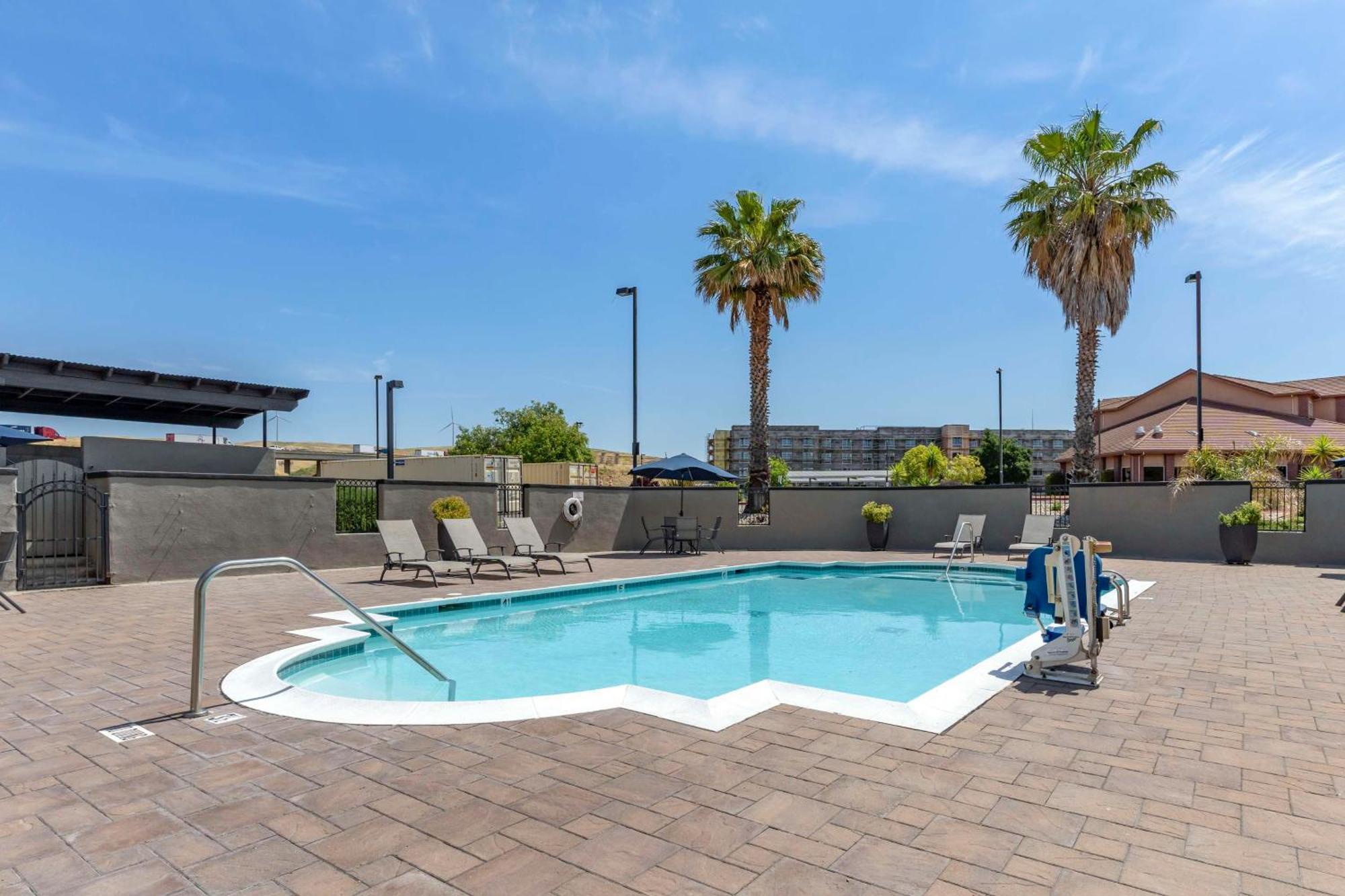Best Western Plus Vineyard Inn Livermore Exterior photo