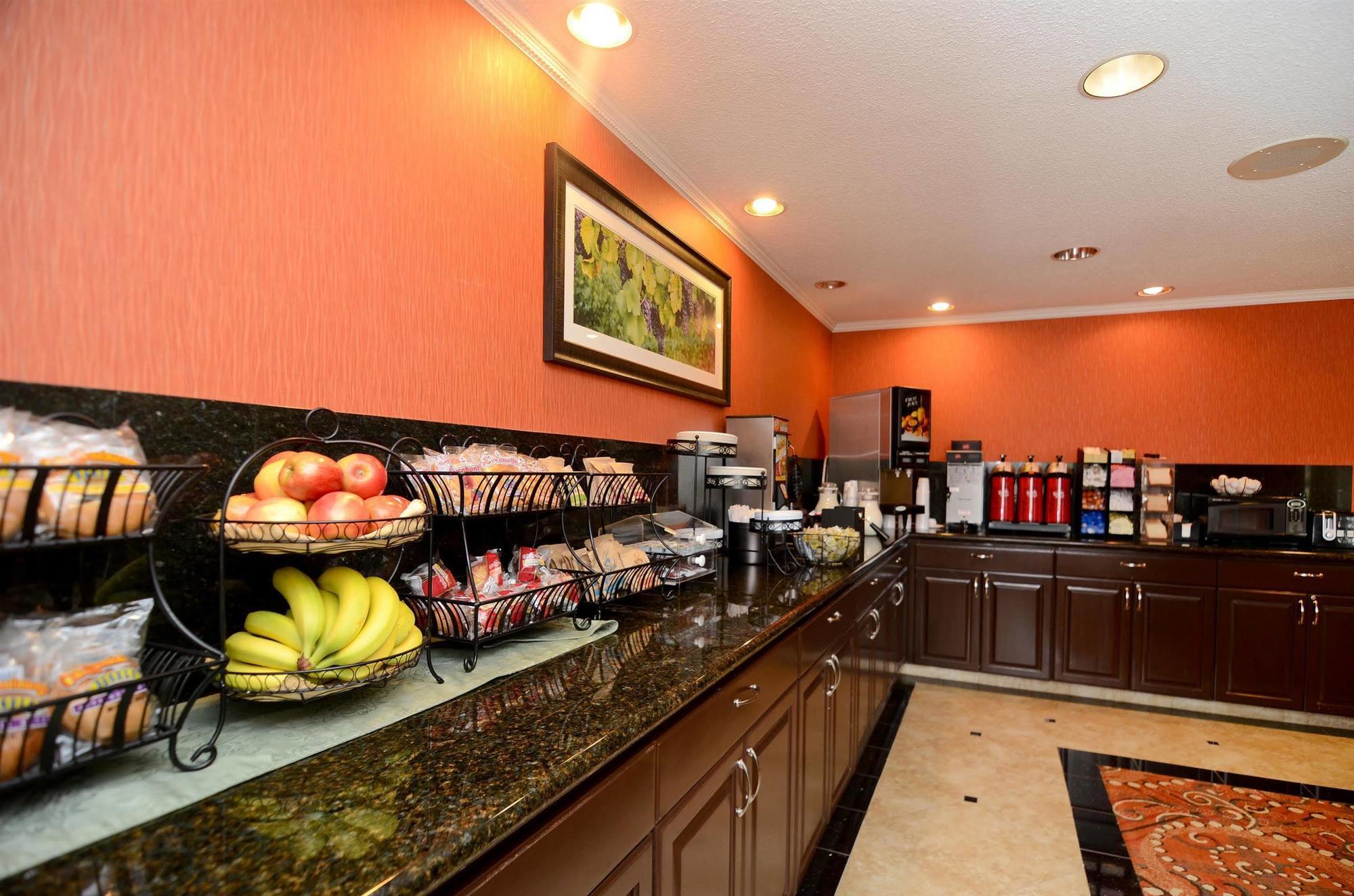 Best Western Plus Vineyard Inn Livermore Exterior photo